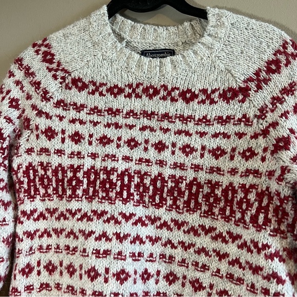 ✨ Abercrombie & Fitch Women’s Gray Red Nordic Sweater Small - Picture 2 of 9